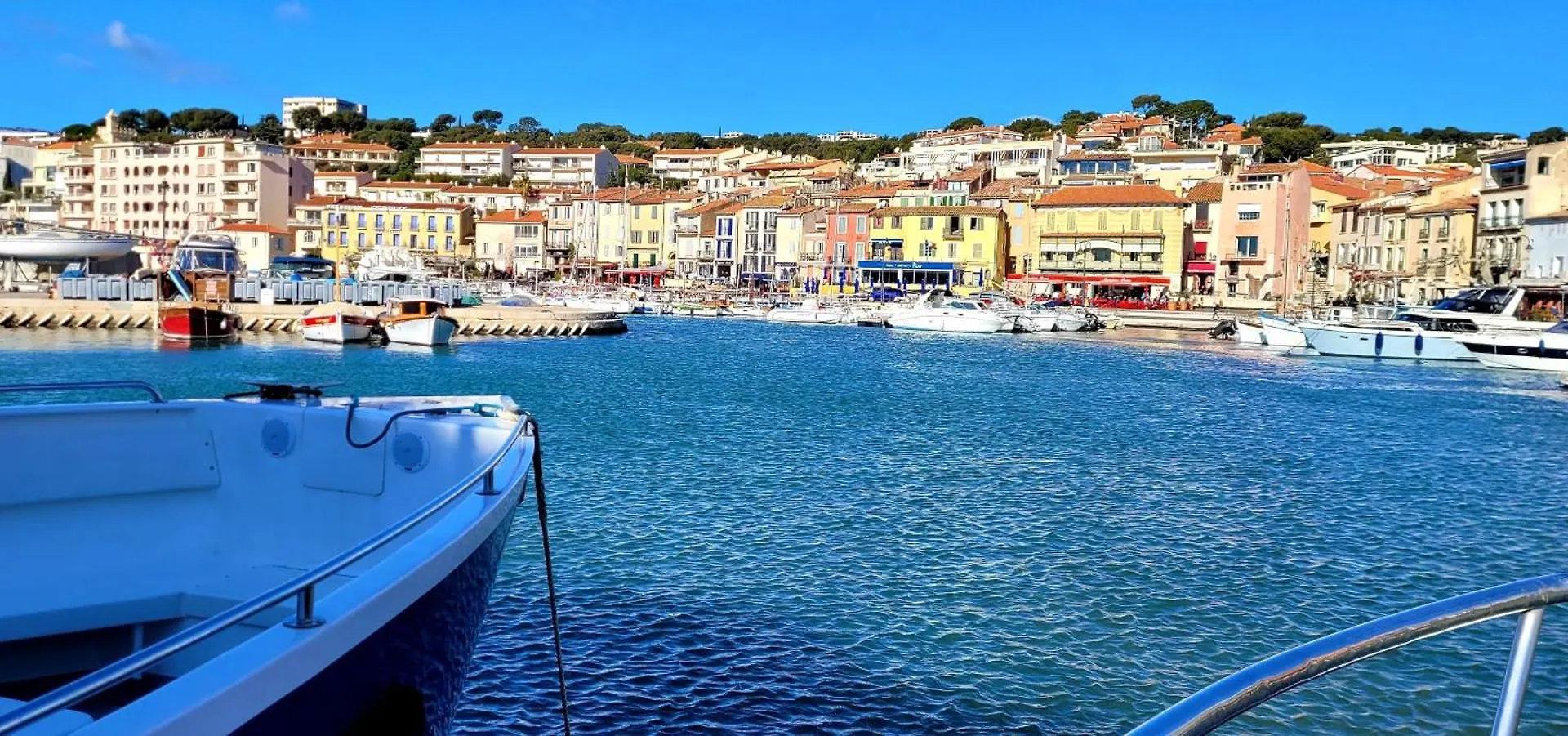 Camping Aux Portes De Cassis 로크포르라베둘
