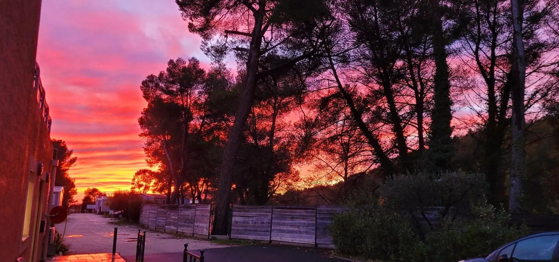 Camping Aux Portes De Cassis روكفور-لا-بيدول مكان تخييم