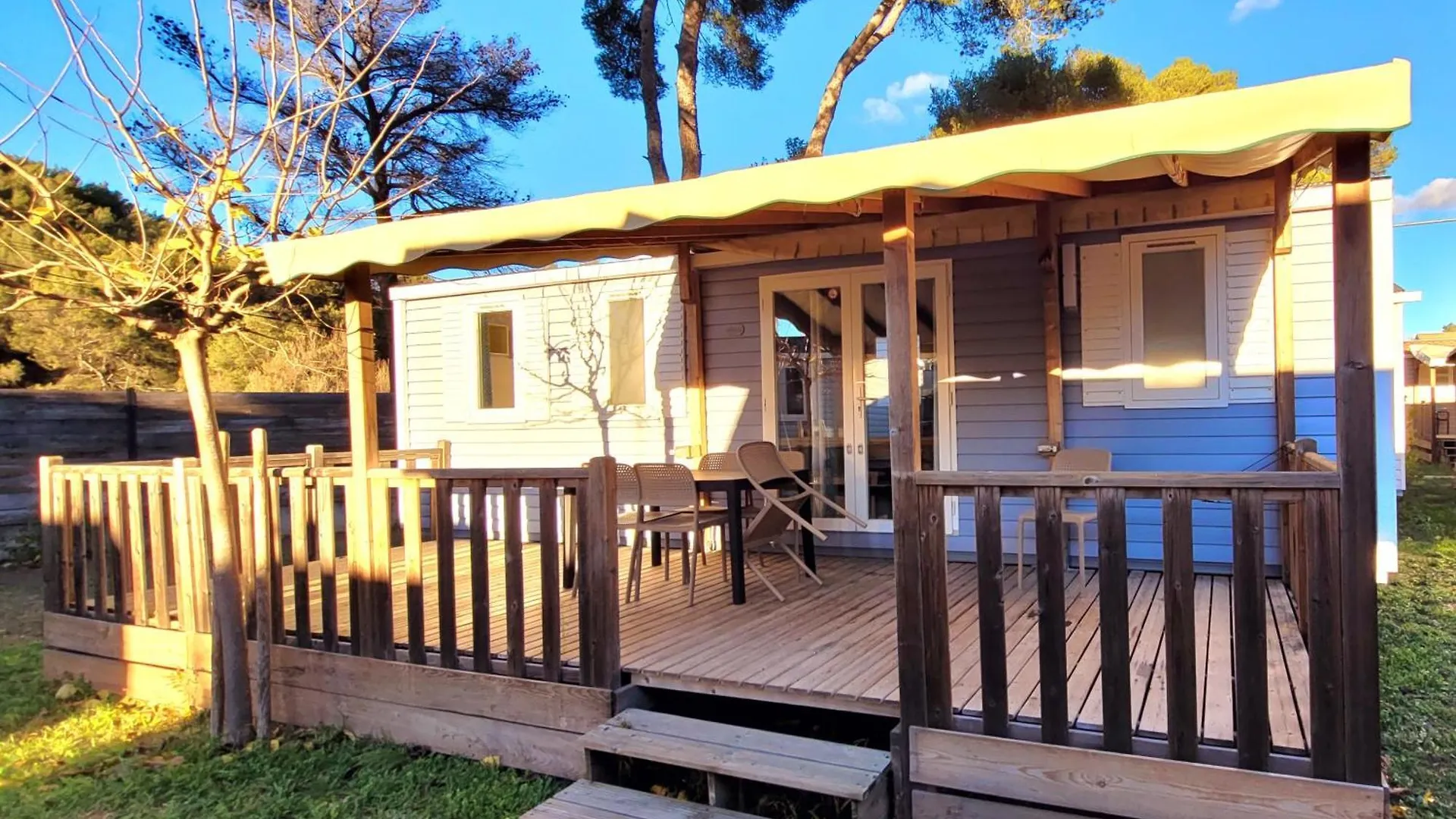 Camping Aux Portes De Cassis روكفور-لا-بيدول مكان تخييم